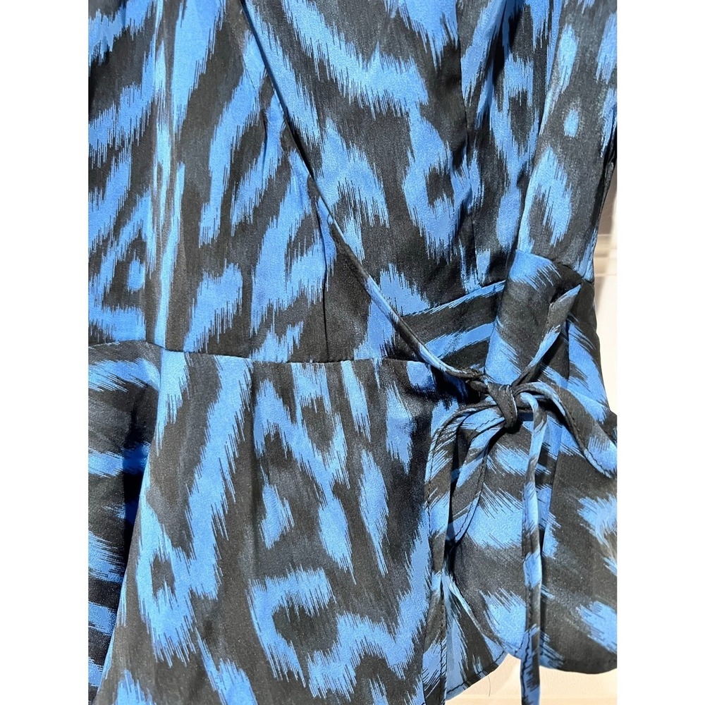 Gigi Parker Flutter Sleeve‎ Wrap Top Blue and Black animal print Size Small - Picture 5 of 8